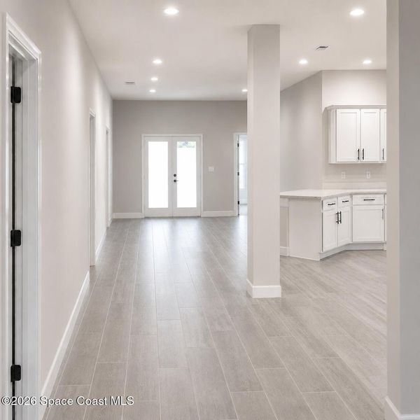 Spacious, unfurnished interior of a new home in St. John's Preserve, Palm Bay (Image 12).