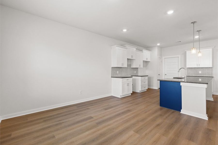 Spacious, unfurnished interior of a new home in Glendale Lakes, Rosharon (Image 20). Spacious, unfurnished interior of a new home in Glendale Lakes, Rosharon (Image 20).