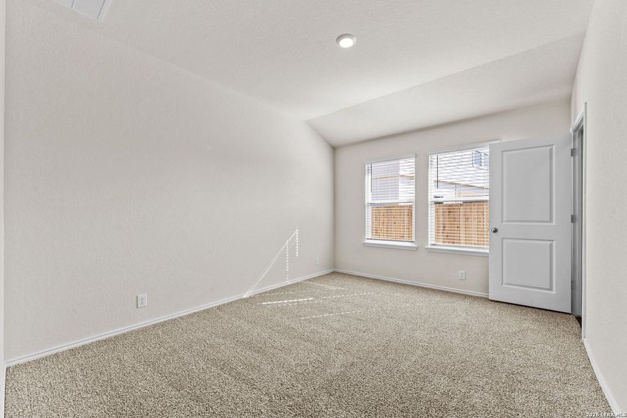 Spacious, unfurnished interior of a new home in Applewood, San Antonio (Image 15).