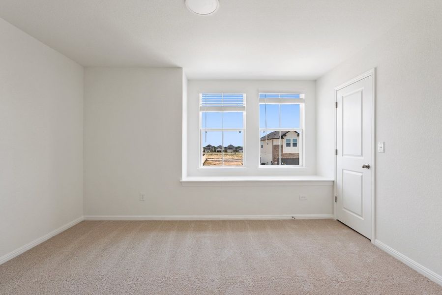 Spacious, unfurnished interior of a new home in Porter Country, Buda (Image 30).