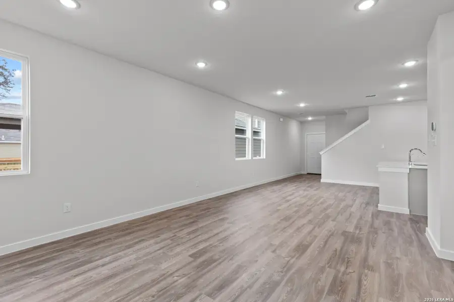 Spacious, unfurnished interior of a new home in Hacienda, San Antonio (Image 12).
