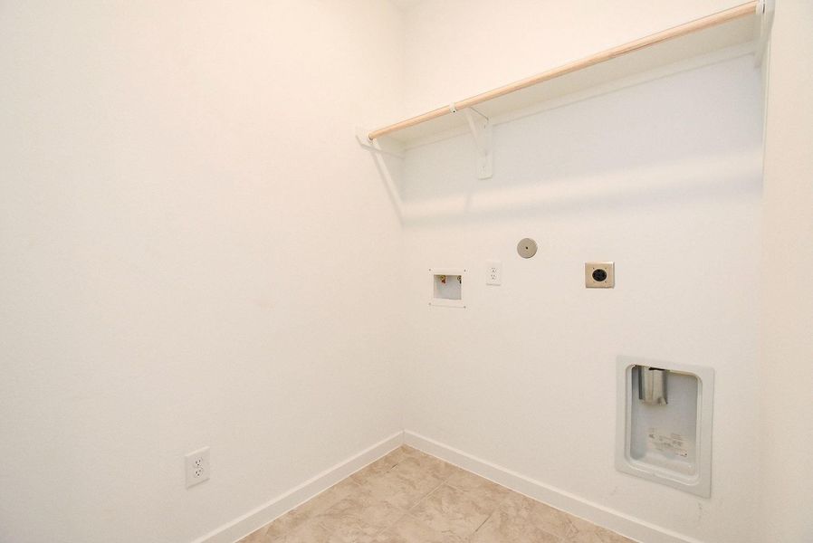 LARGE LAUNDRY ROOM LOCATED NEXT TO BEDROOM 4 AND BATHROOM 3