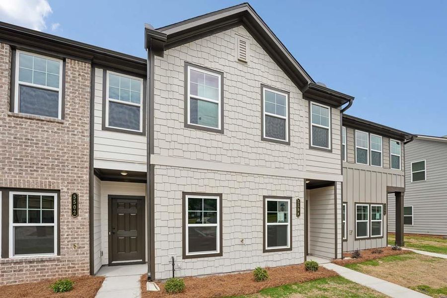 Exterior details and patio area of a home in Laurelwood, Douglasville (Image 3).