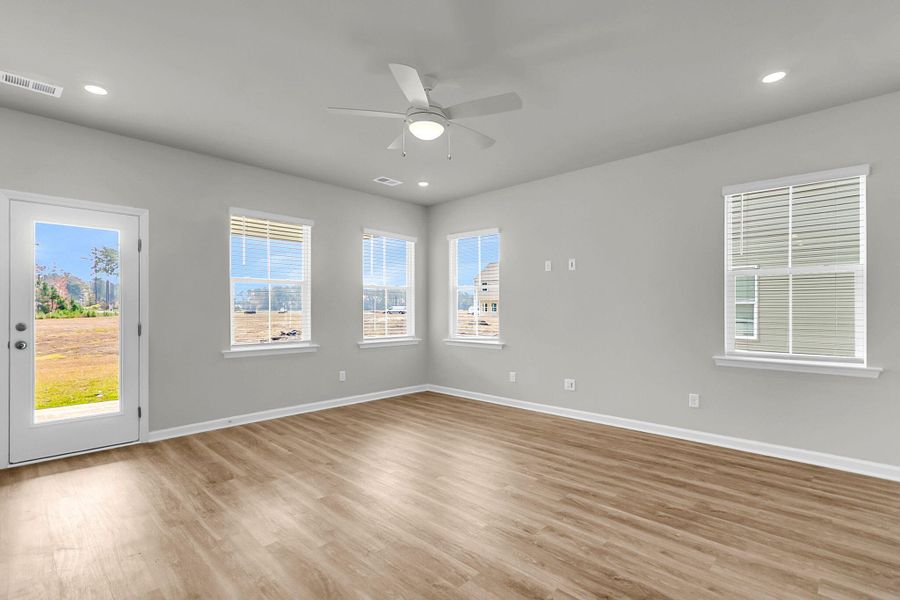 Spacious, unfurnished interior of a new home in Wildcat Chase, Summerville (Image 25).