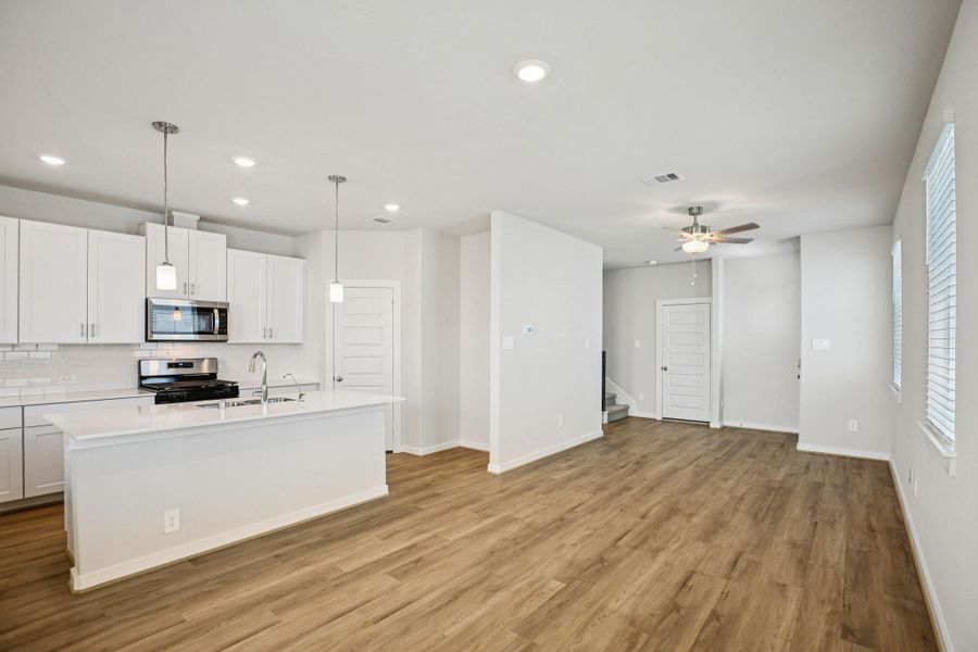 Spacious, unfurnished interior of a new home in Kemah Crossing - City Series, Kemah (Image 14). Spacious, unfurnished interior of a new home in Kemah Crossing - City Series, Kemah (Image 14).