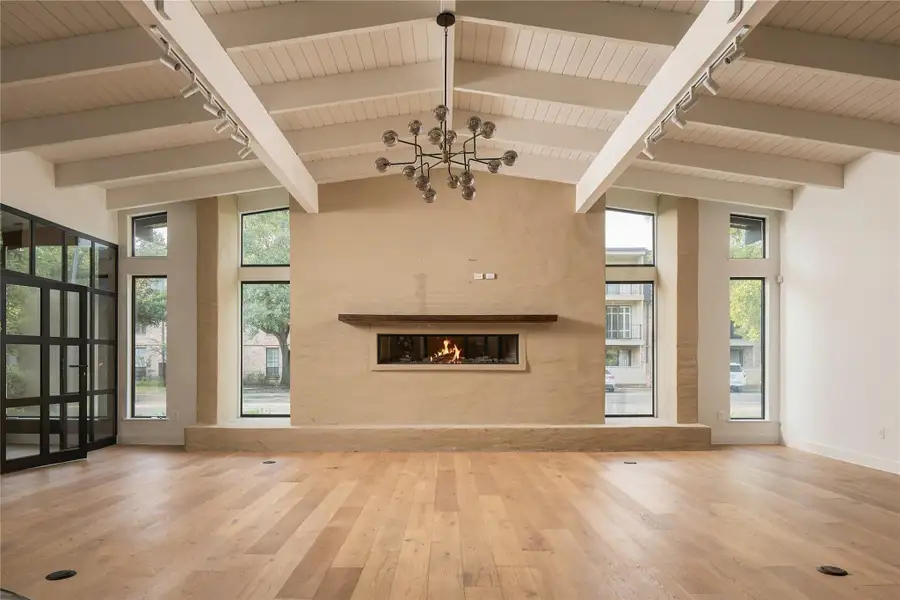 Community amenities in , Houston (Image 37).