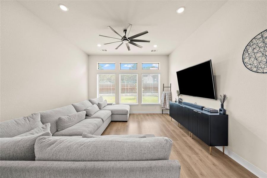 Furnished interior view inside a new home in Willow Grove, Melissa (Image 12).