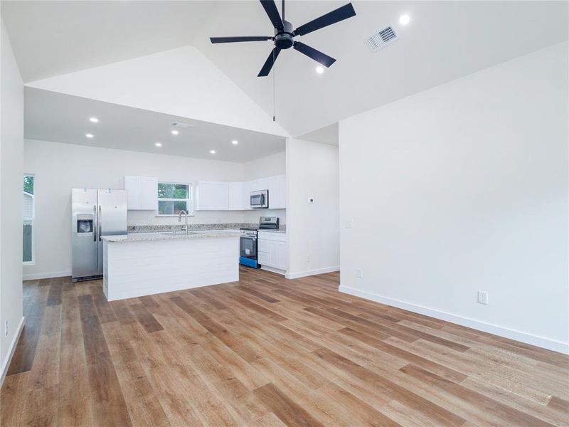 Spacious, unfurnished interior of a new home in , Brownwood (Image 10).