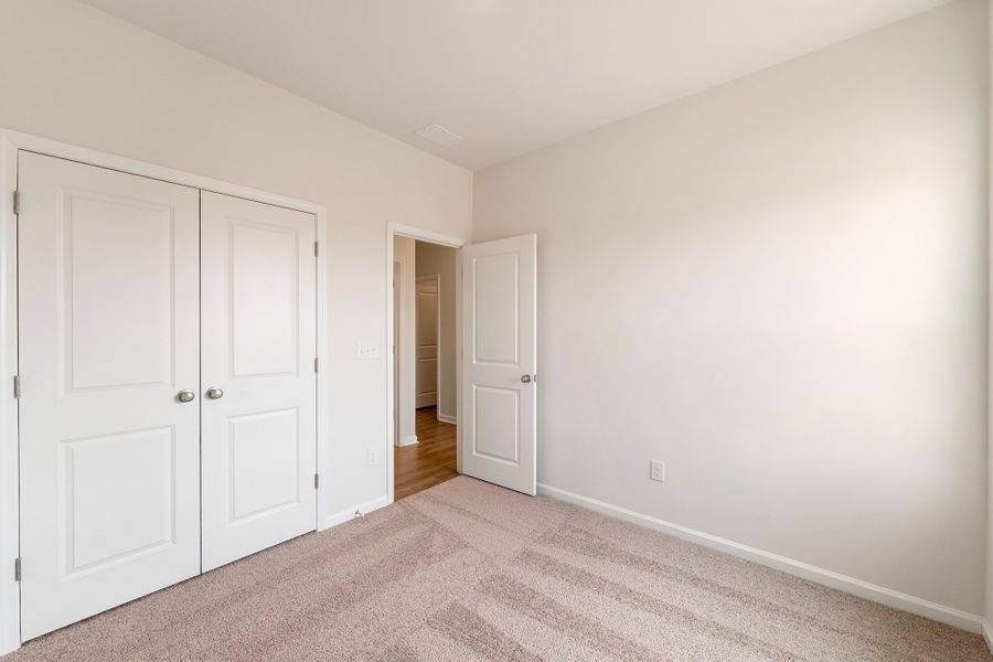 Spacious, unfurnished interior of a new home in Dove Hollow, Chesnee (Image 27).