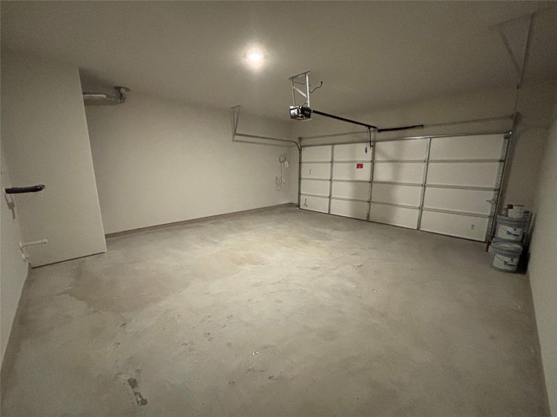 Spacious, unfurnished interior of a new home in Cannon Ranch 45s, Dripping Springs (Image 37).