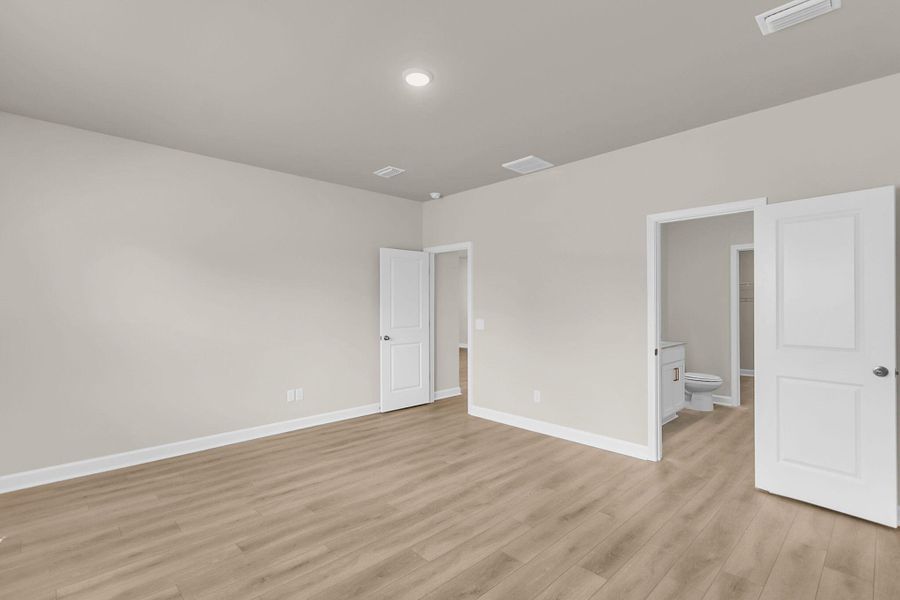Spacious, unfurnished interior of a new home in Tea Farm, Ravenel (Image 38).