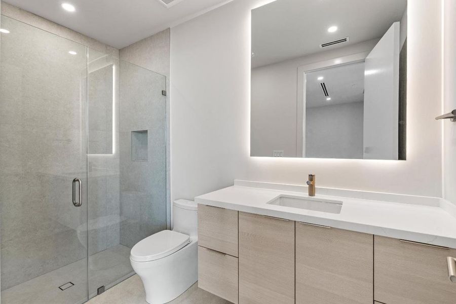 mls_BATHROOM_2_DT_RT