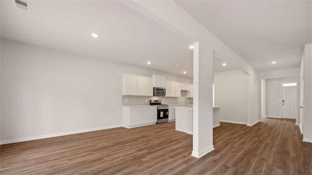 Spacious, unfurnished interior of a new home in Bridle Creek, Locust Grove (Image 14).