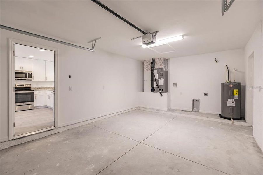 Spacious, unfurnished interior of a new home in , Punta Gorda (Image 30).
