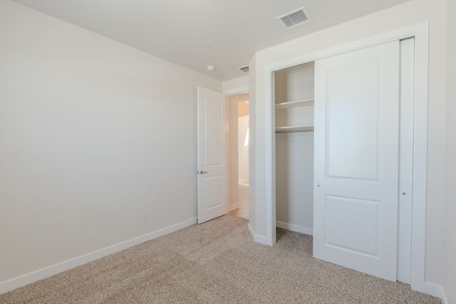 Spacious, unfurnished interior of a new home in Emerald Estates, El Paso (Image 30).
