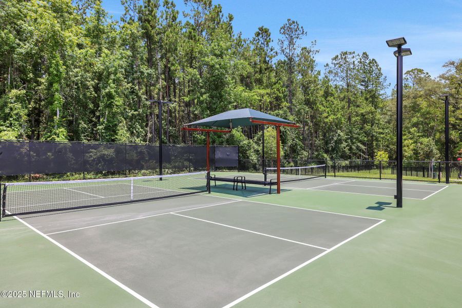 Community amenities in Jennings Farm, Middleburg (Image 12).