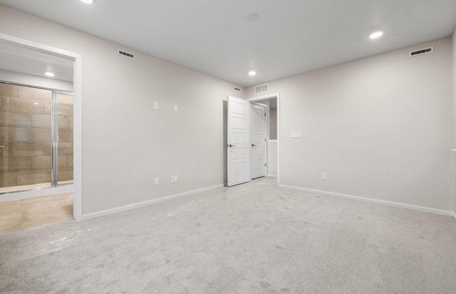 Spacious, unfurnished interior of a new home in Painted Prairie, Aurora (Image 15).