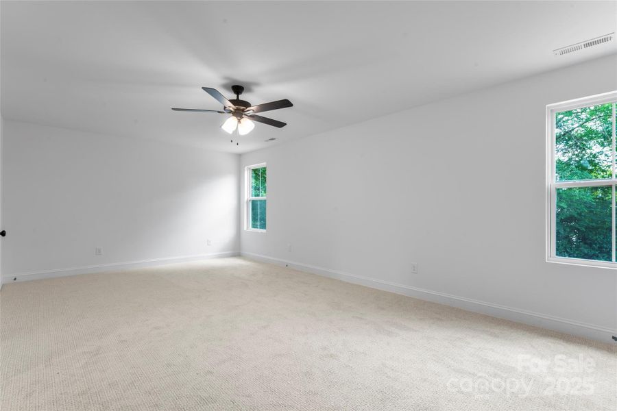 Spacious, unfurnished interior of a new home in , Harrisburg (Image 13).