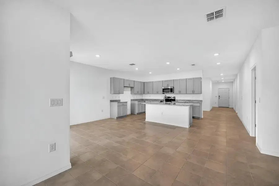 Spacious, unfurnished interior of a new home in Coopers Meadow, Jacksonville (Image 22).