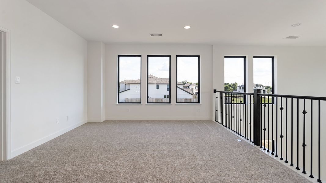 Spacious, unfurnished interior of a new home in Sienna, Missouri City (Image 18).