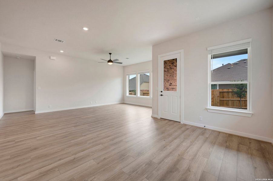 Spacious, unfurnished interior of a new home in Meyer Ranch – Select Reserve Series, New Braunfels (Image 31).
