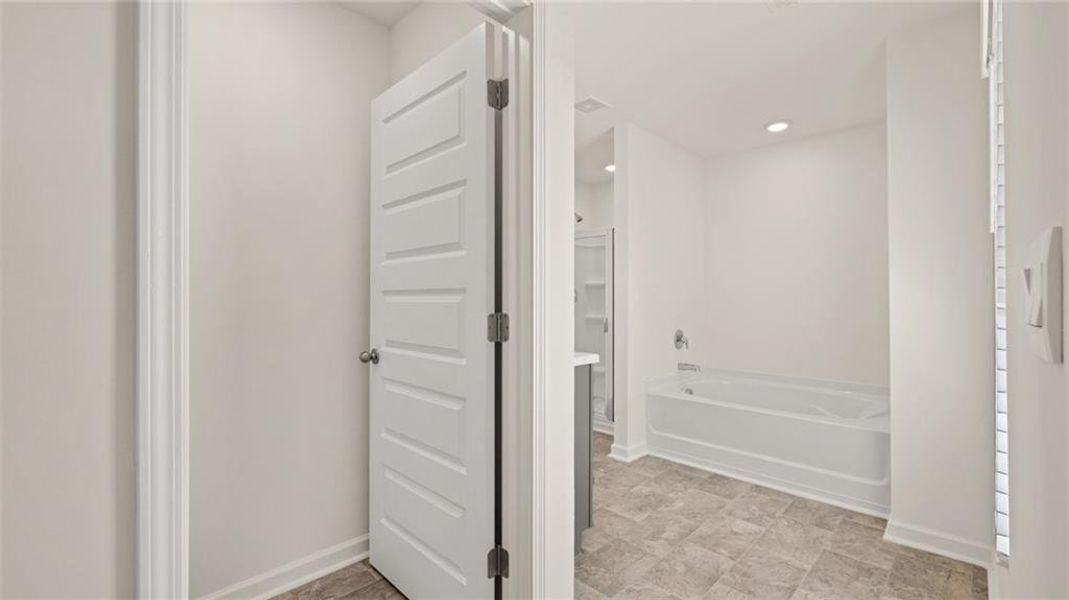 Spacious, unfurnished interior of a new home in Poplar Preserve, Newnan (Image 21).