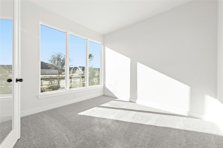 Spacious, unfurnished interior of a new home in Cross Creek West, Fulshear (Image 9).
