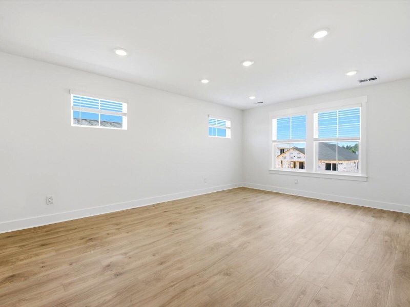 Spacious, unfurnished interior of a new home in , Summerville (Image 26).