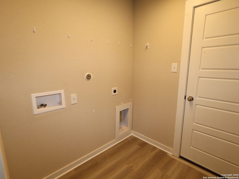 Spacious, unfurnished interior of a new home in Winding Brook, San Antonio (Image 20).