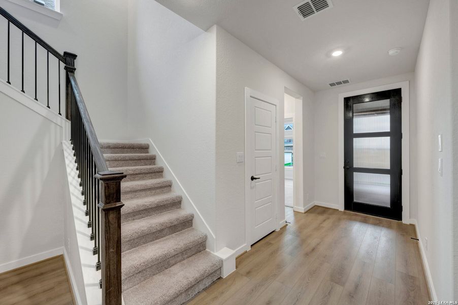 Spacious, unfurnished interior of a new home in , New Braunfels (Image 16).
