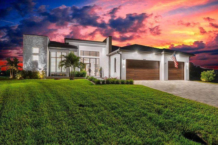 Exterior details and patio area of a home in , Port Charlotte (Image 31).