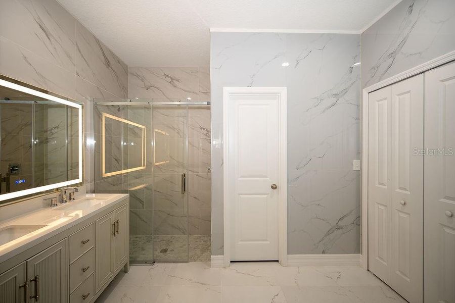 Furnished interior view inside a new home in , Deland (Image 9).