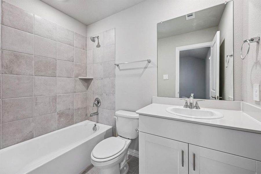 Furnished interior view inside a new home in Lakehaven - Signature Series, Farmersville (Image 17).