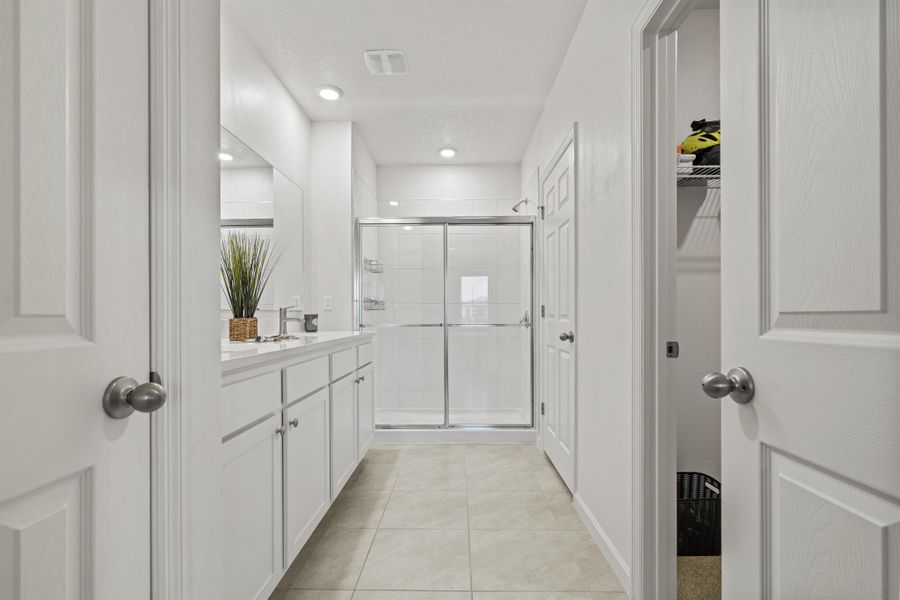 Furnished interior view inside a new home in , Port St. Lucie (Image 15).
