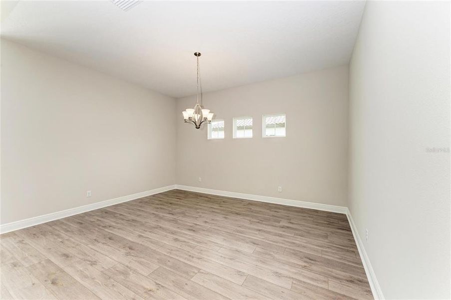 Spacious, unfurnished interior of a new home in Creek Ridge Preserve, Lithia (Image 34).