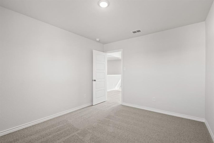 Spacious, unfurnished interior of a new home in Sycamore Landing, Fort Worth (Image 19).