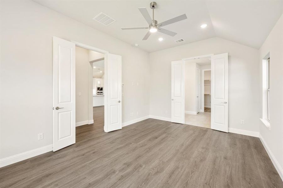Spacious, unfurnished interior of a new home in Creekview Meadows, Pilot Point (Image 22).