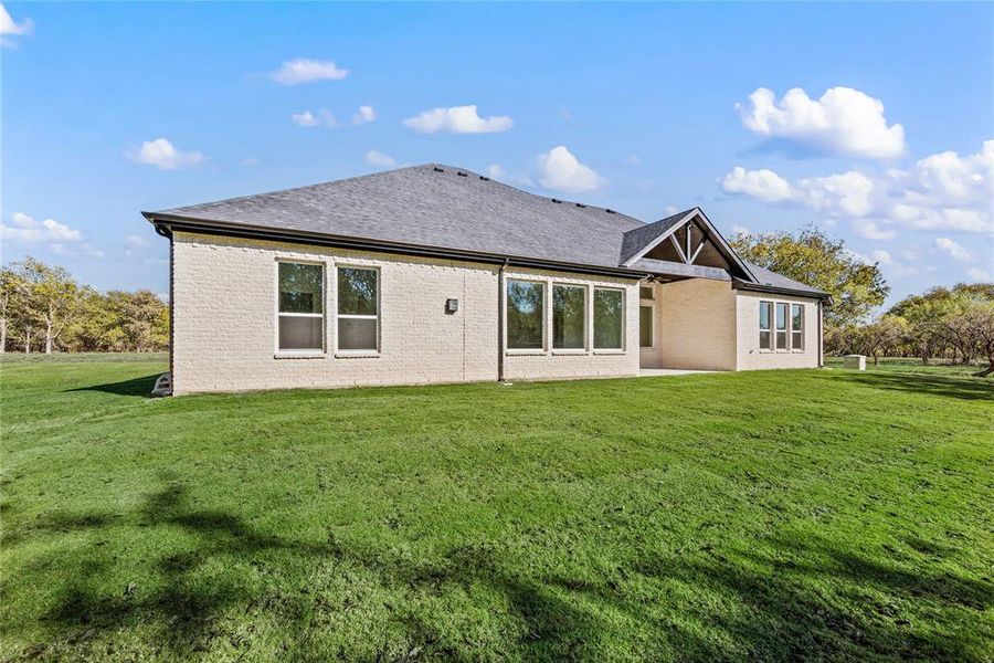 Exterior details and patio area of a home in Rolling Creek Ranch, Aledo (Image 3).
