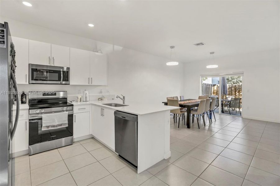Furnished interior view inside a new home in , Coral Springs (Image 10).