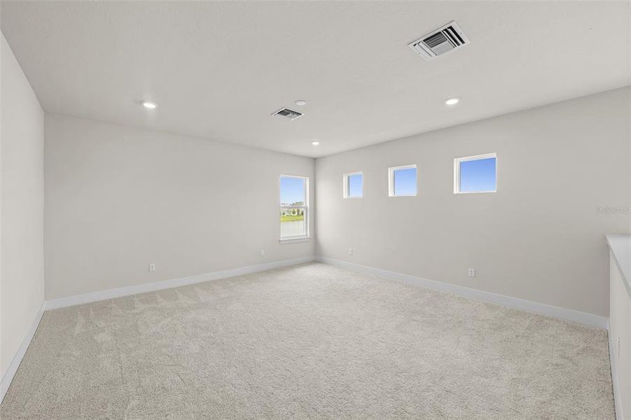 Spacious, unfurnished interior of a new home in Robin's Cove at Epperson, Wesley Chapel (Image 23).