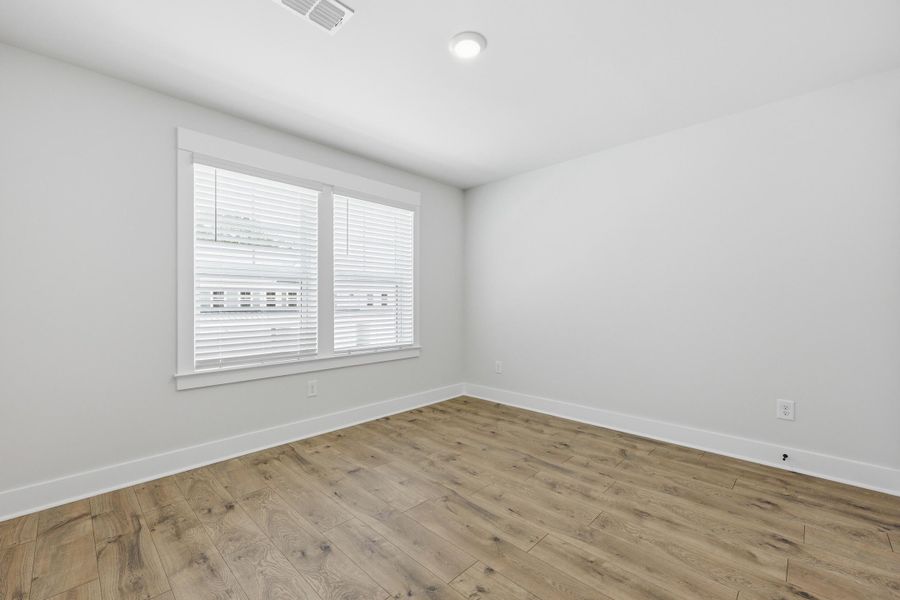 Spacious, unfurnished interior of a new home in , Charleston (Image 25).