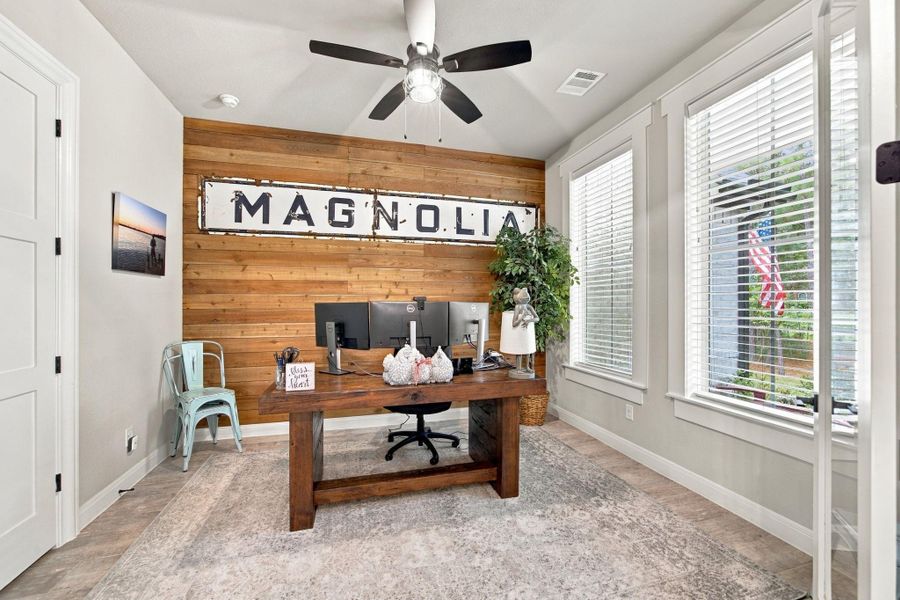 Furnished interior view inside a new home in , Tomball (Image 47).