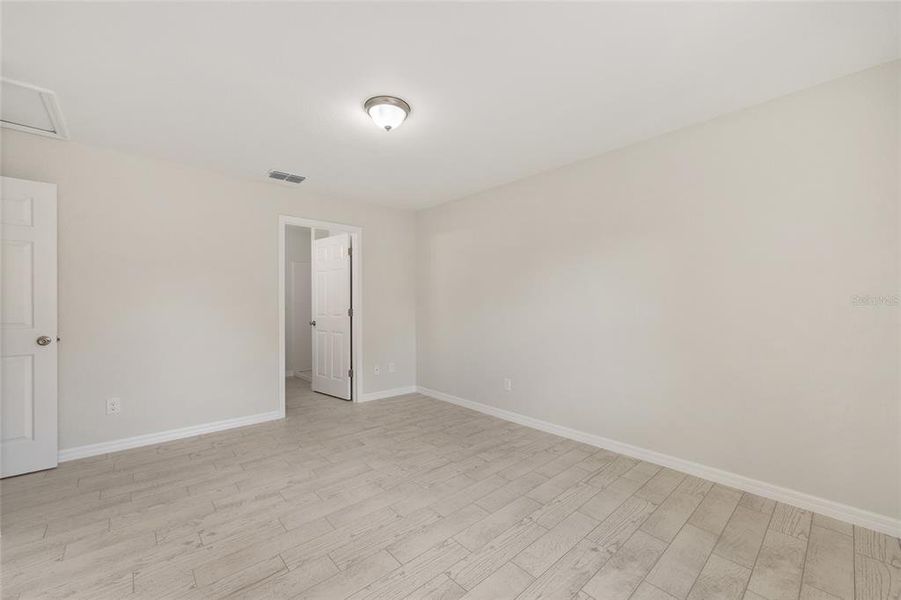 Spacious, unfurnished interior of a new home in , Ocala (Image 12).