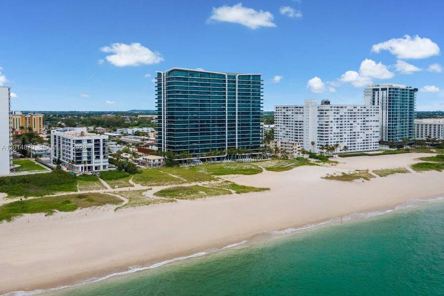 Condo located in Pompano Beach, FL showcasing its design and architecture (Image 23).