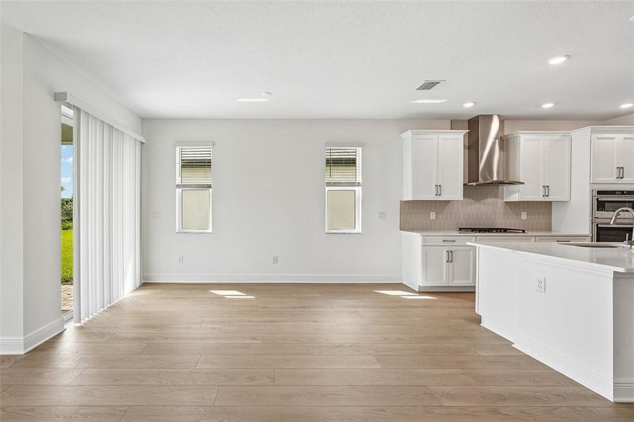 Spacious, unfurnished interior of a new home in Vistera of Venice, Nokomis (Image 18).