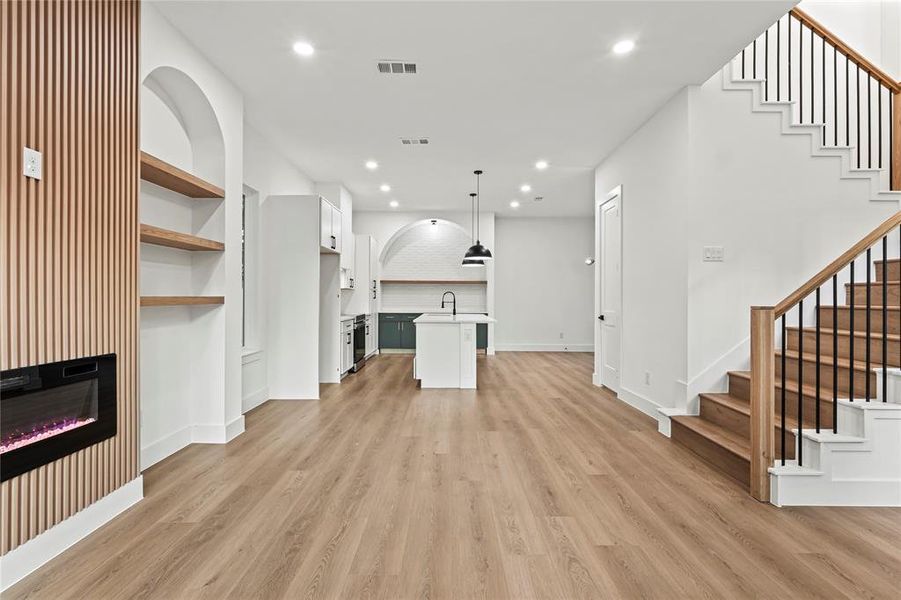 Spacious, unfurnished interior of a new home in , Dallas (Image 12).