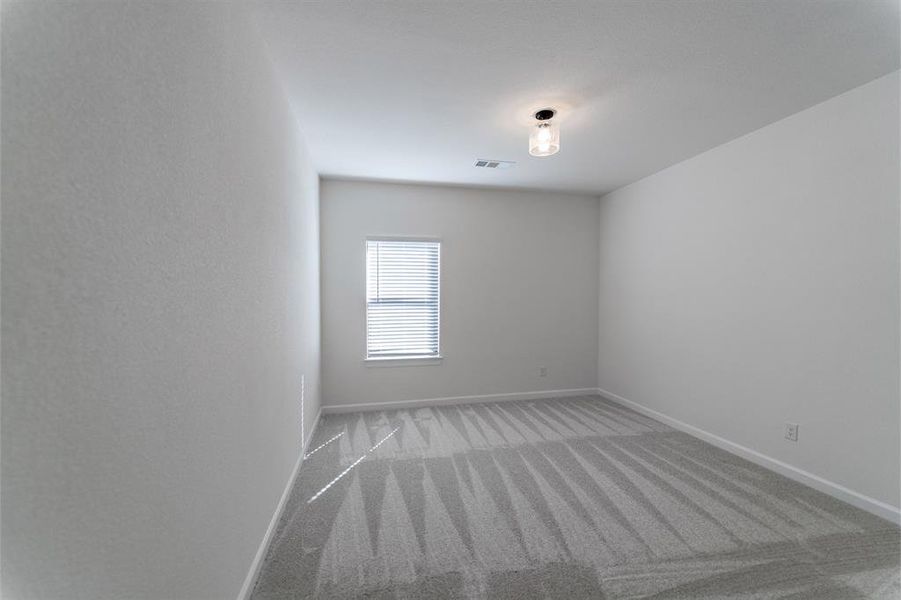 Spacious, unfurnished interior of a new home in Sonoma Verde, Rockwall (Image 24).