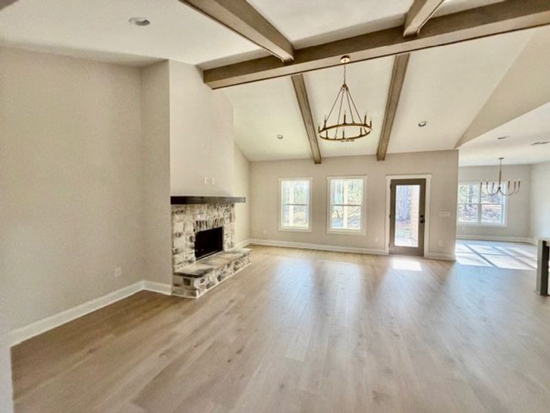 Spacious, unfurnished interior of a new home in Dove Creek, LaGrange (Image 30).