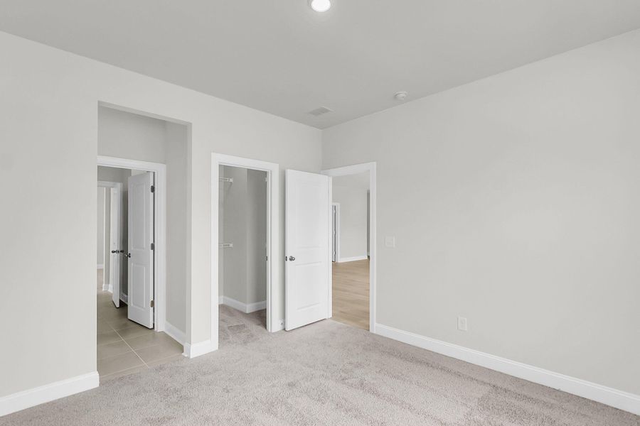 Spacious, unfurnished interior of a new home in Tidewater at Lakes of Cane Bay, Summerville (Image 50).
