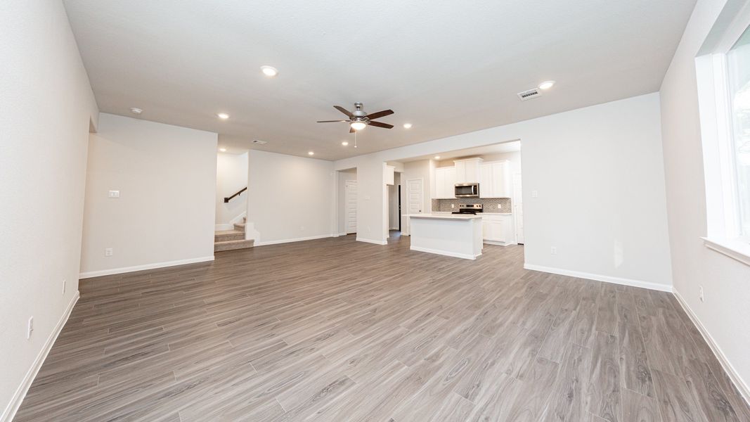 Representative unfurnished interior of a home built from the The Bronte - Walden on Lake Conroe by Legend Homes in Lake Conroe Area Homes, Montgomery (Image 11).